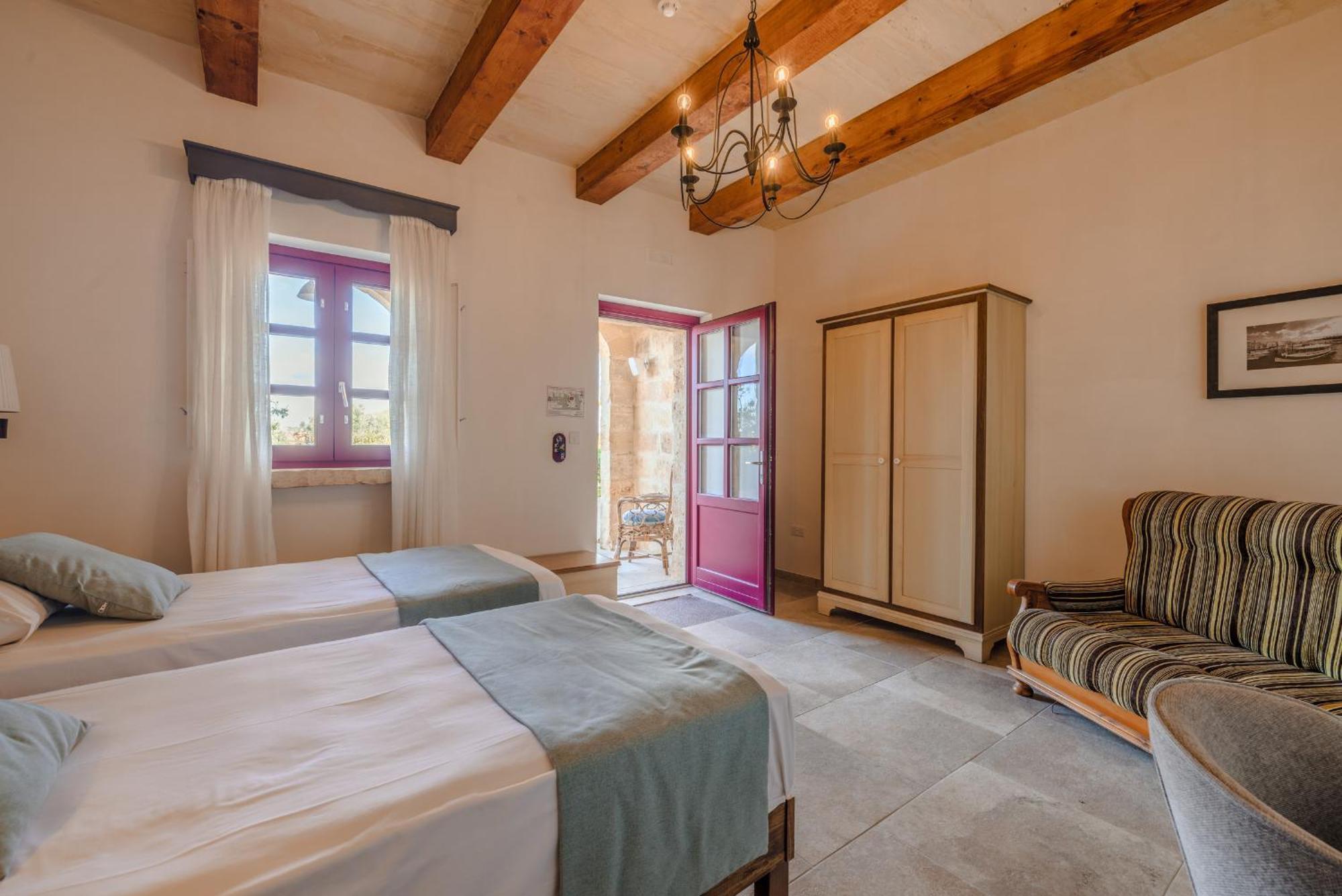 Mulberries Hotel Zabbar ภายนอก รูปภาพ