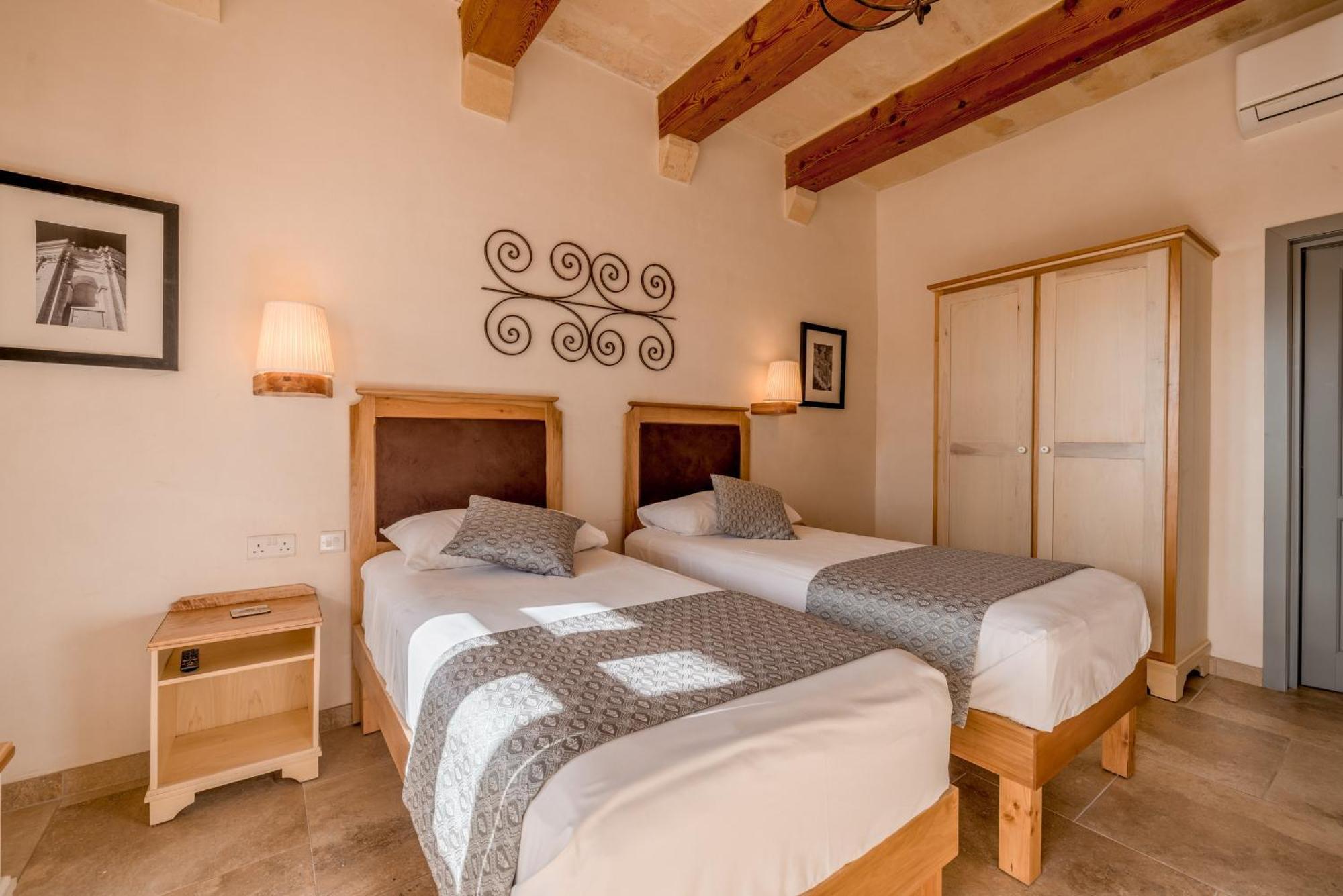 Mulberries Hotel Zabbar ภายนอก รูปภาพ